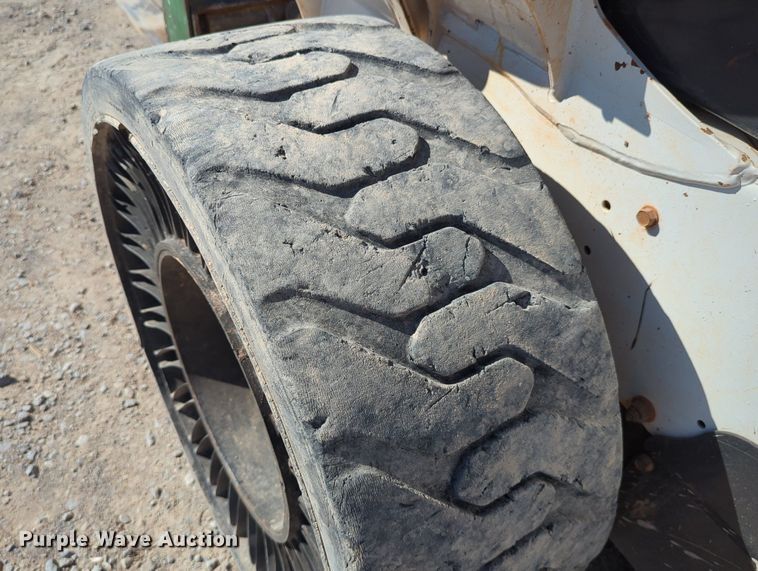 image for item LY9349 2014 Bobcat S590  skid steer loader
