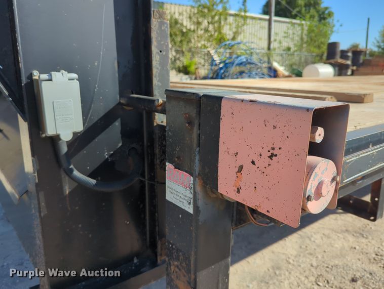 image for item LY9350 2014 Road Boss 30FB7K  equipment trailer