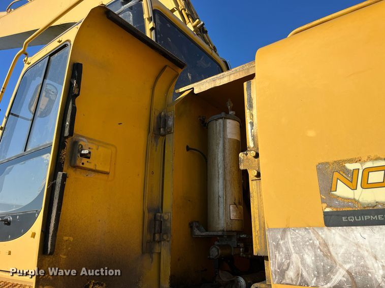 image for item MG9511 1998 John Deere 450LC  excavator