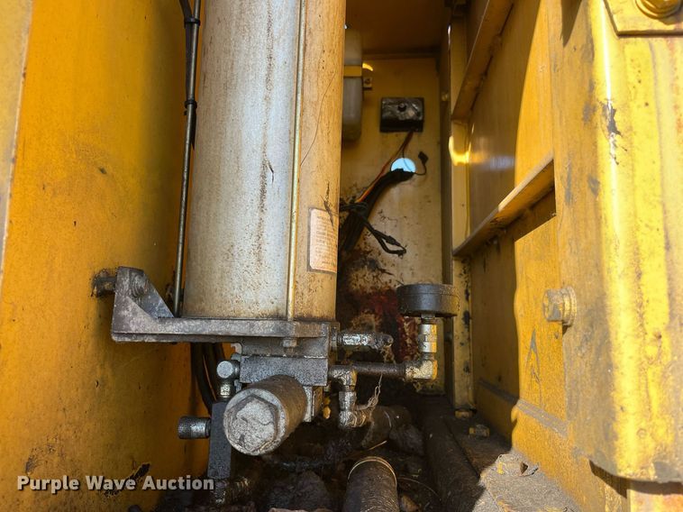 image for item MG9511 1998 John Deere 450LC  excavator