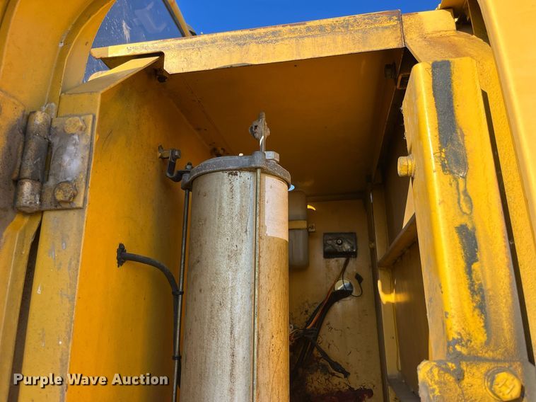 image for item MG9511 1998 John Deere 450LC  excavator