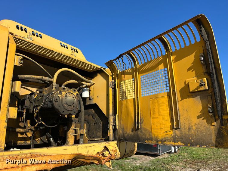 image for item MG9511 1998 John Deere 450LC  excavator