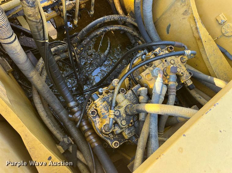 image for item MG9511 1998 John Deere 450LC  excavator