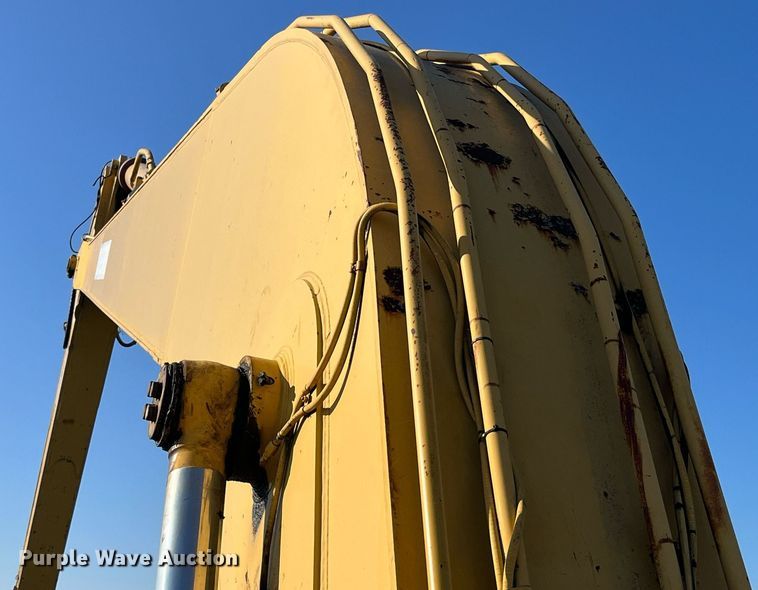 image for item MG9511 1998 John Deere 450LC  excavator