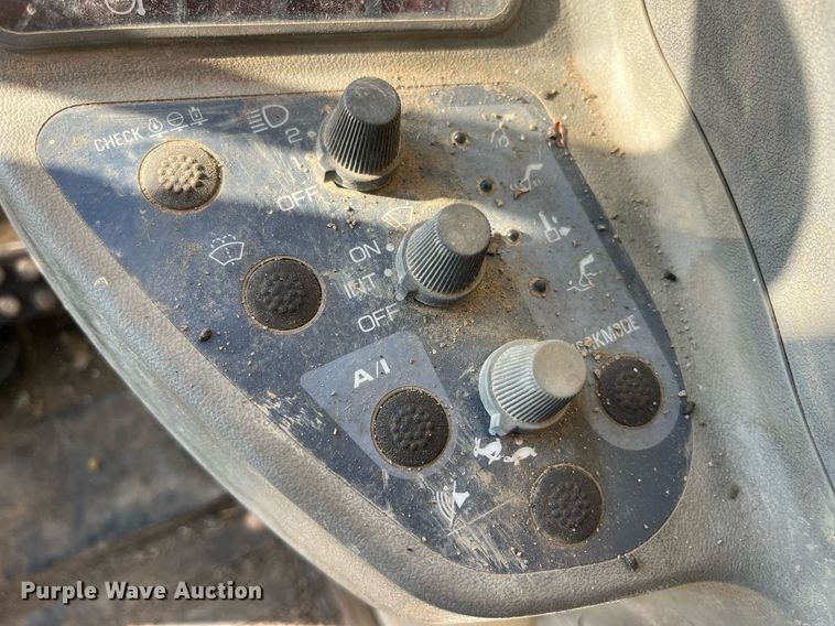 image for item MG9511 1998 John Deere 450LC  excavator