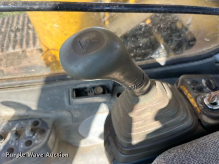 image for item MG9511 1998 John Deere 450LC  excavator