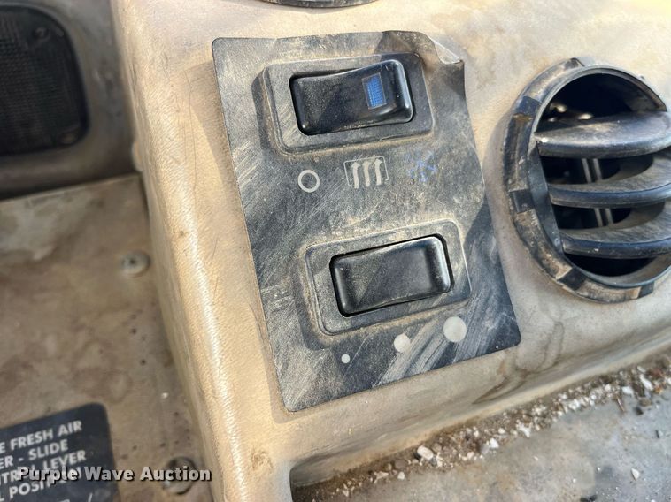 image for item MG9511 1998 John Deere 450LC  excavator