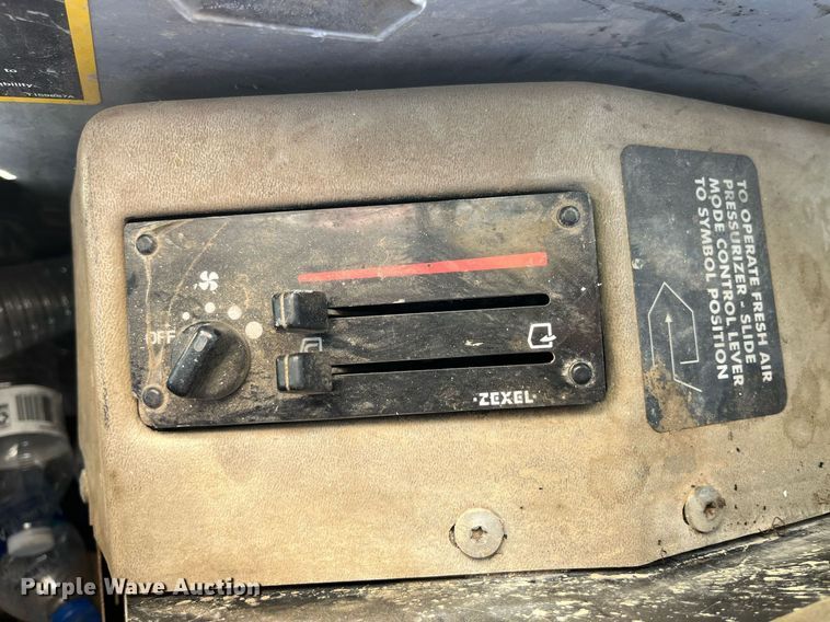 image for item MG9511 1998 John Deere 450LC  excavator