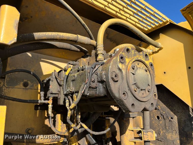 image for item MG9511 1998 John Deere 450LC  excavator