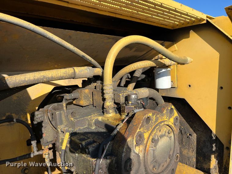 image for item MG9511 1998 John Deere 450LC  excavator