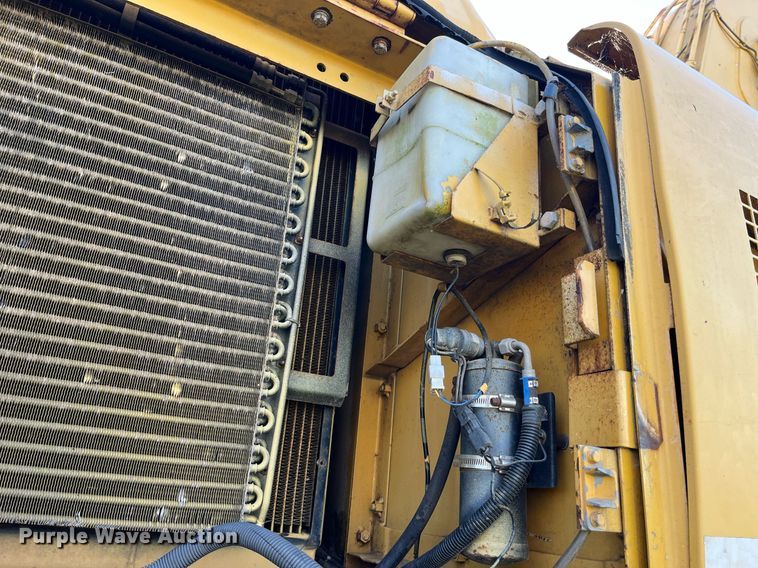 image for item MG9511 1998 John Deere 450LC  excavator