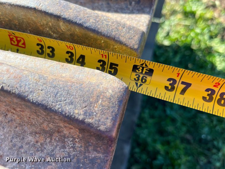 image for item MG9511 1998 John Deere 450LC  excavator