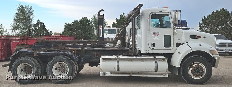 image for item MH9395 2014 Peterbilt 382  hook lift truck