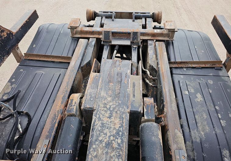 image for item MH9395 2014 Peterbilt 382  hook lift truck