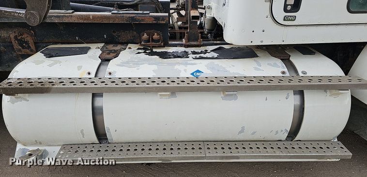 image for item MH9395 2014 Peterbilt 382  hook lift truck