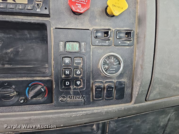 image for item MH9395 2014 Peterbilt 382  hook lift truck