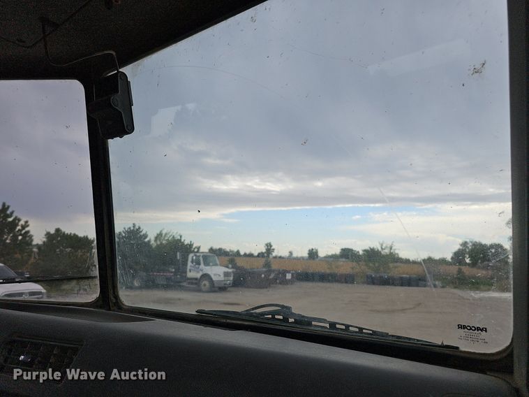 image for item MH9395 2014 Peterbilt 382  hook lift truck