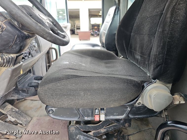 image for item MH9395 2014 Peterbilt 382  hook lift truck