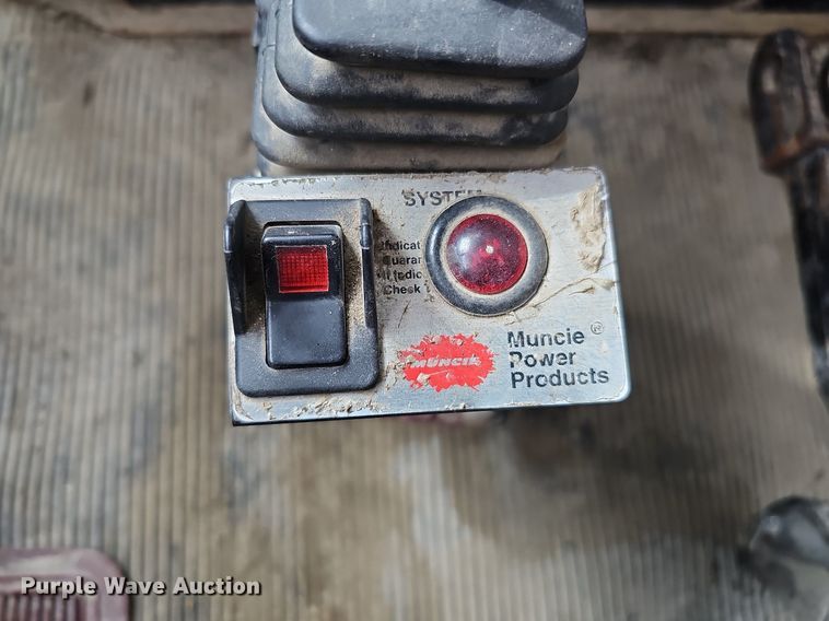 image for item MH9395 2014 Peterbilt 382  hook lift truck