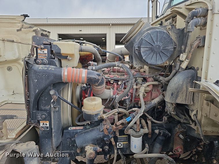 image for item MH9395 2014 Peterbilt 382  hook lift truck