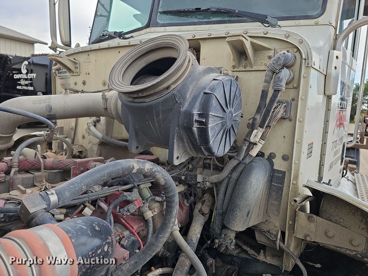 image for item MH9395 2014 Peterbilt 382  hook lift truck