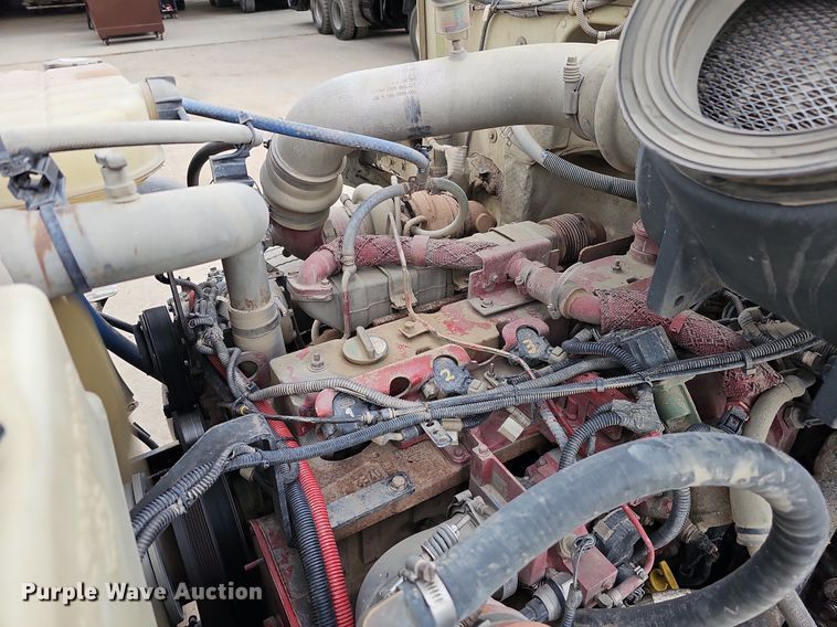 image for item MH9395 2014 Peterbilt 382  hook lift truck