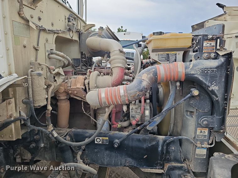 image for item MH9395 2014 Peterbilt 382  hook lift truck