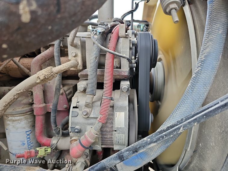 image for item MH9395 2014 Peterbilt 382  hook lift truck