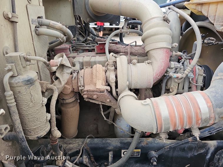 image for item MH9395 2014 Peterbilt 382  hook lift truck