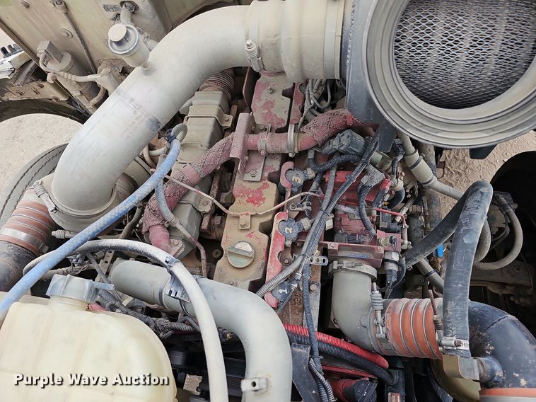 image for item MH9395 2014 Peterbilt 382  hook lift truck