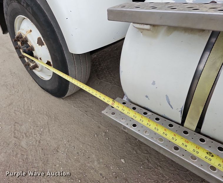 image for item MH9395 2014 Peterbilt 382  hook lift truck