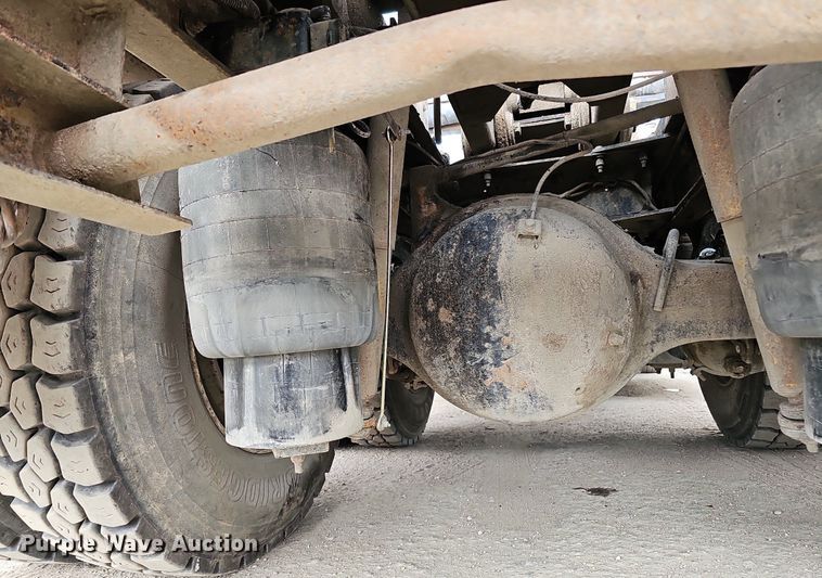 image for item MH9395 2014 Peterbilt 382  hook lift truck