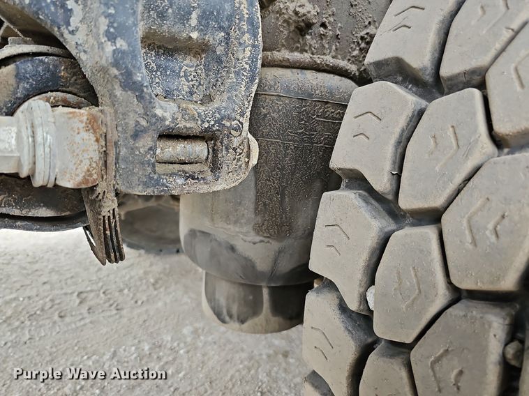 image for item MH9395 2014 Peterbilt 382  hook lift truck