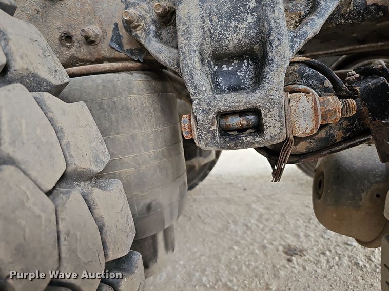 image for item MH9395 2014 Peterbilt 382  hook lift truck