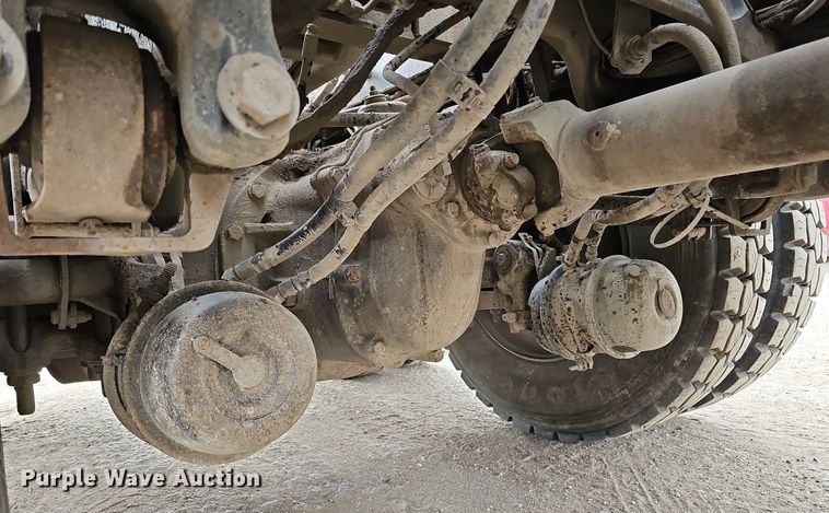 image for item MH9395 2014 Peterbilt 382  hook lift truck