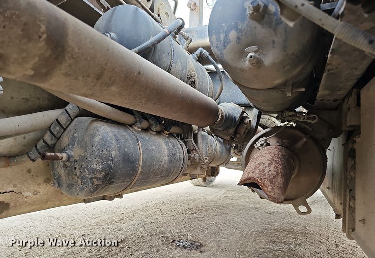 image for item MH9395 2014 Peterbilt 382  hook lift truck