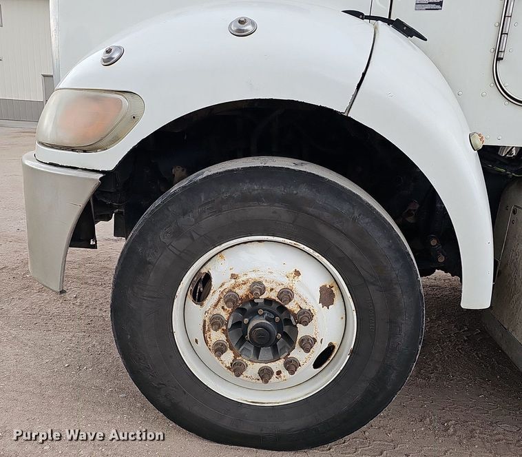 image for item MH9395 2014 Peterbilt 382  hook lift truck