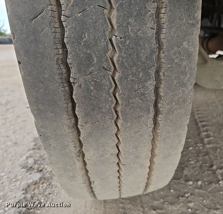 image for item MH9395 2014 Peterbilt 382  hook lift truck