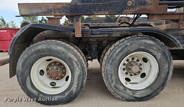 image for item MH9395 2014 Peterbilt 382  hook lift truck