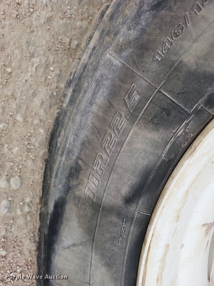 image for item MH9395 2014 Peterbilt 382  hook lift truck