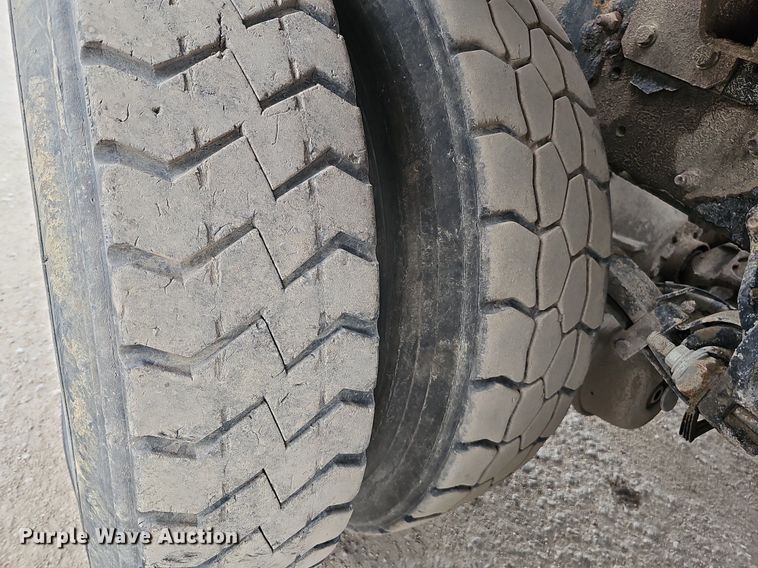 image for item MH9395 2014 Peterbilt 382  hook lift truck