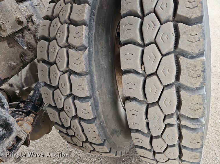 image for item MH9395 2014 Peterbilt 382  hook lift truck