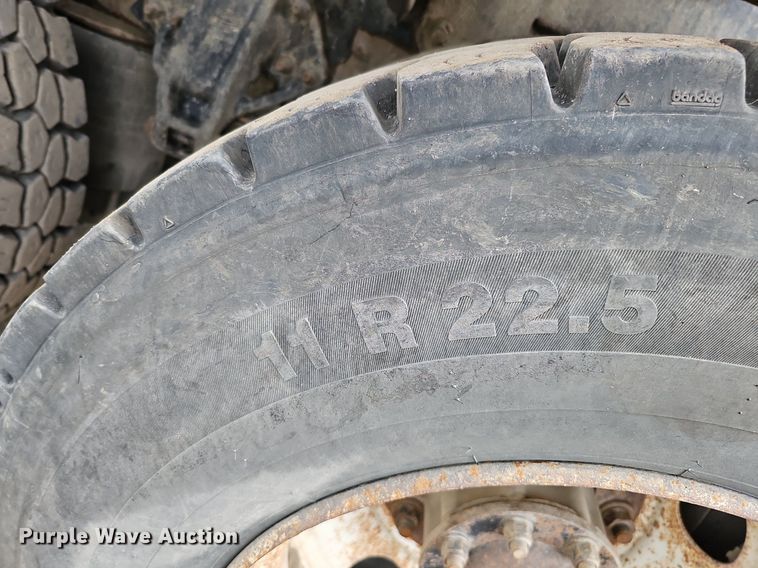 image for item MH9395 2014 Peterbilt 382  hook lift truck