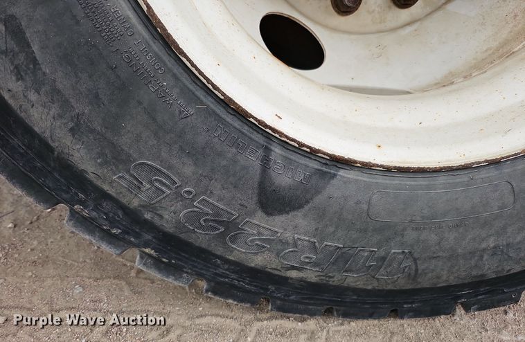 image for item MH9395 2014 Peterbilt 382  hook lift truck