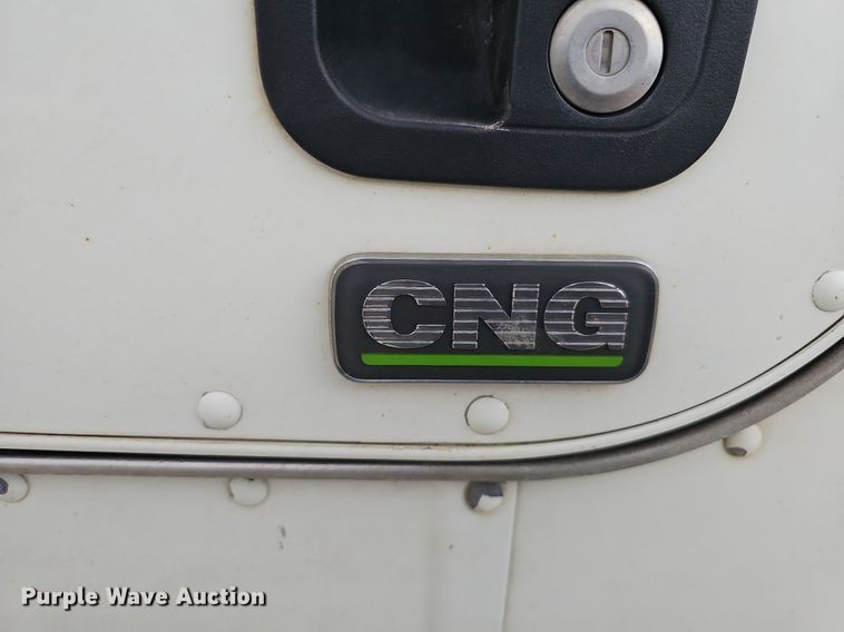 image for item MH9395 2014 Peterbilt 382  hook lift truck