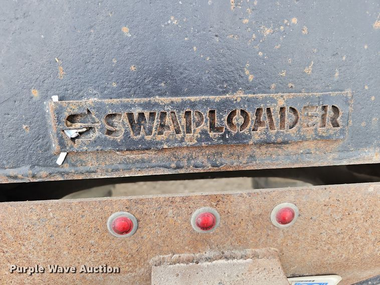 image for item MH9395 2014 Peterbilt 382  hook lift truck