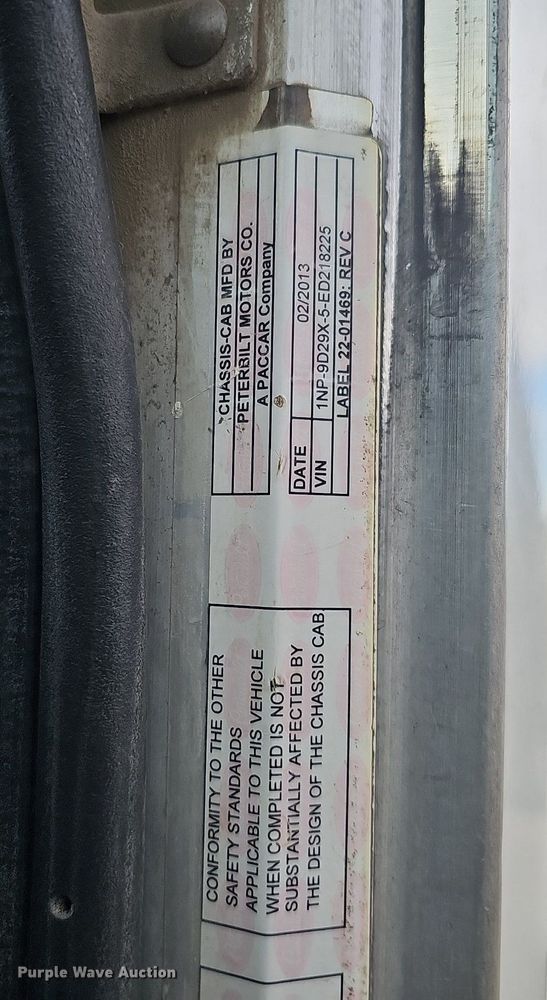 image for item MH9395 2014 Peterbilt 382  hook lift truck