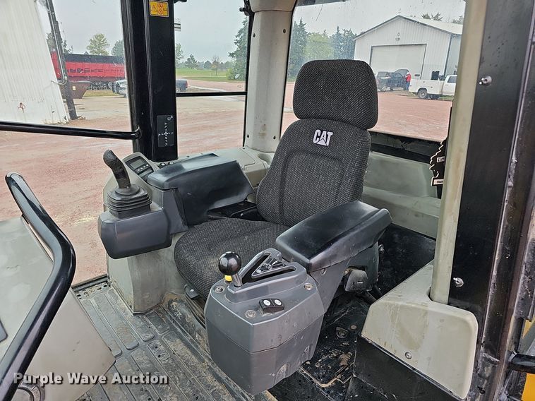 image for item MH9396 2015 Caterpillar 963D  track loader