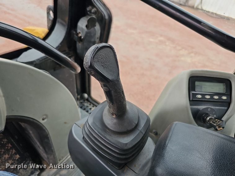 image for item MH9396 2015 Caterpillar 963D  track loader