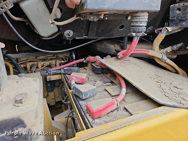 image for item MH9396 2015 Caterpillar 963D  track loader